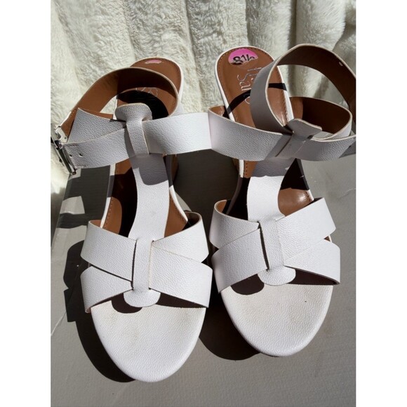 Unbranded Shoes - Women's White Leather Strappy Sandals - Classic Open-Toe
Size 8.5